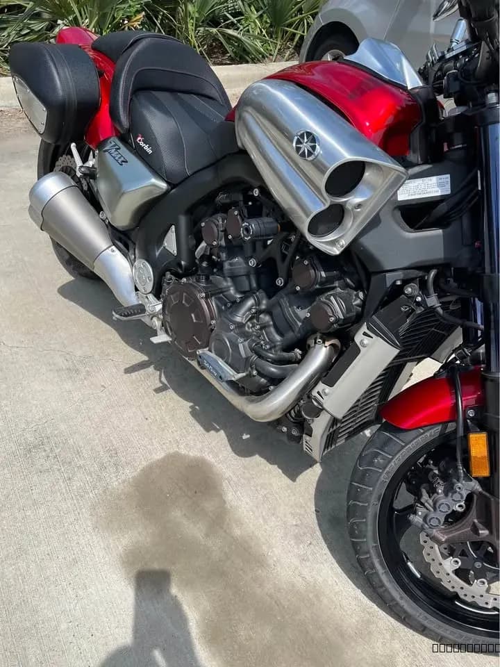 2010 Yamaha vmax - Image 2