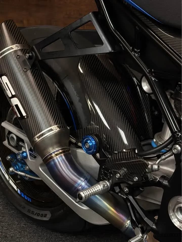 2024 BMW M1000 RR - Image 2