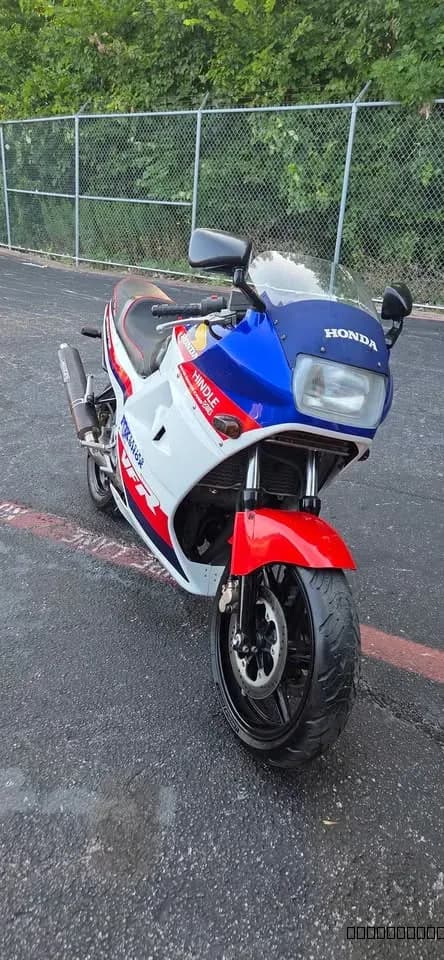 1986 Honda VFR 700 - Image 2